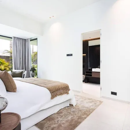 Holiday home Luma, Luxury Golf Villa, Heated Pool, Abama *